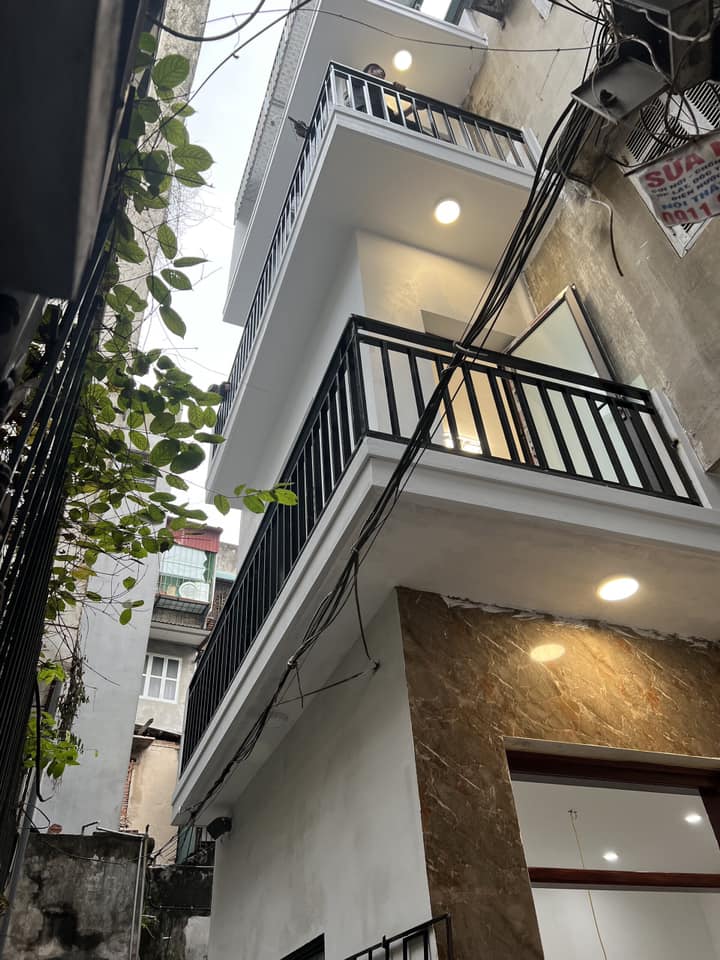 Bán Nhà Ngõ Hòa Bình , Minh Khai ,Trước nhà để 10 xe máy , 3 Thoáng , Nở hậu , Dt 25m2