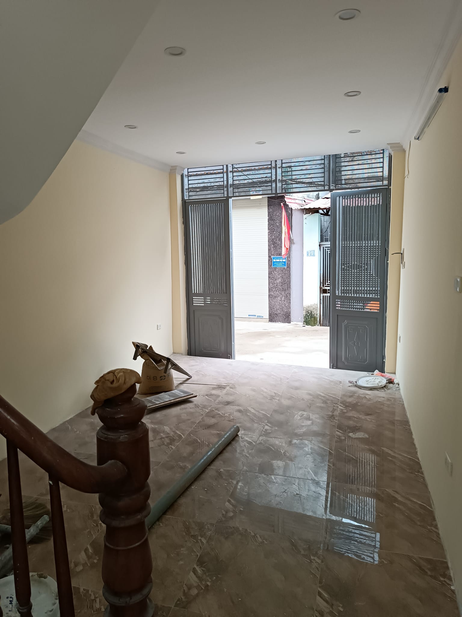 Bán nhà Định Công Hạ, Hoàng Mai, 37m2, 2 tầng, ngõ thông, ô tô, kinh doanh, 1.75 tỷ