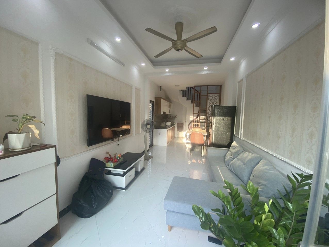 Cho thuê nhà tại Phúc Lợi, giá rẻ chỉ với 7tr/tháng full nội thất, vào luôn.