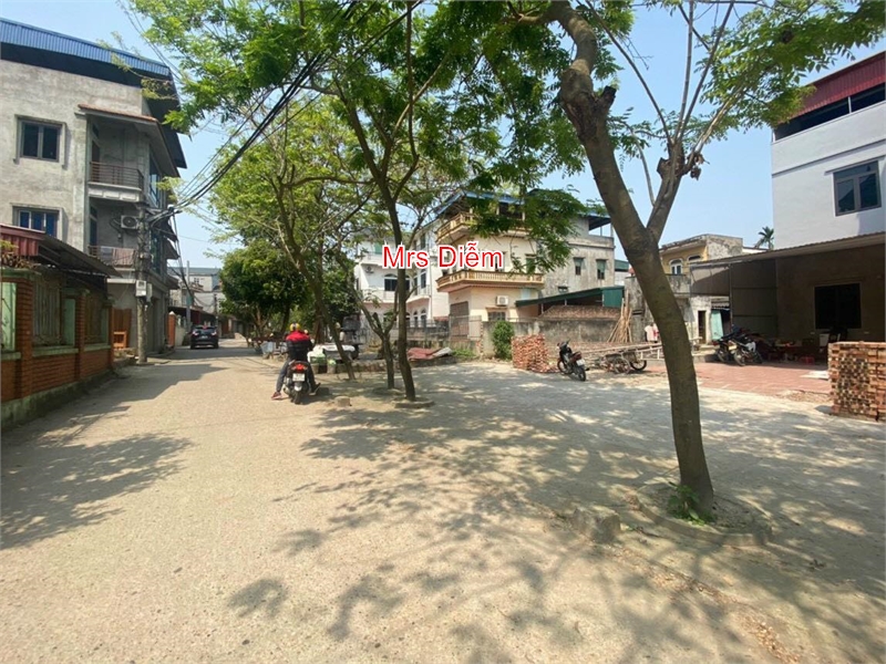 76m đất bìa làng Lương Quy, Xuân Nộn, Đông Anh. Chủ giảm giá kịch sàn 4, 5 giá. Vị trí tuyệt đẹp.