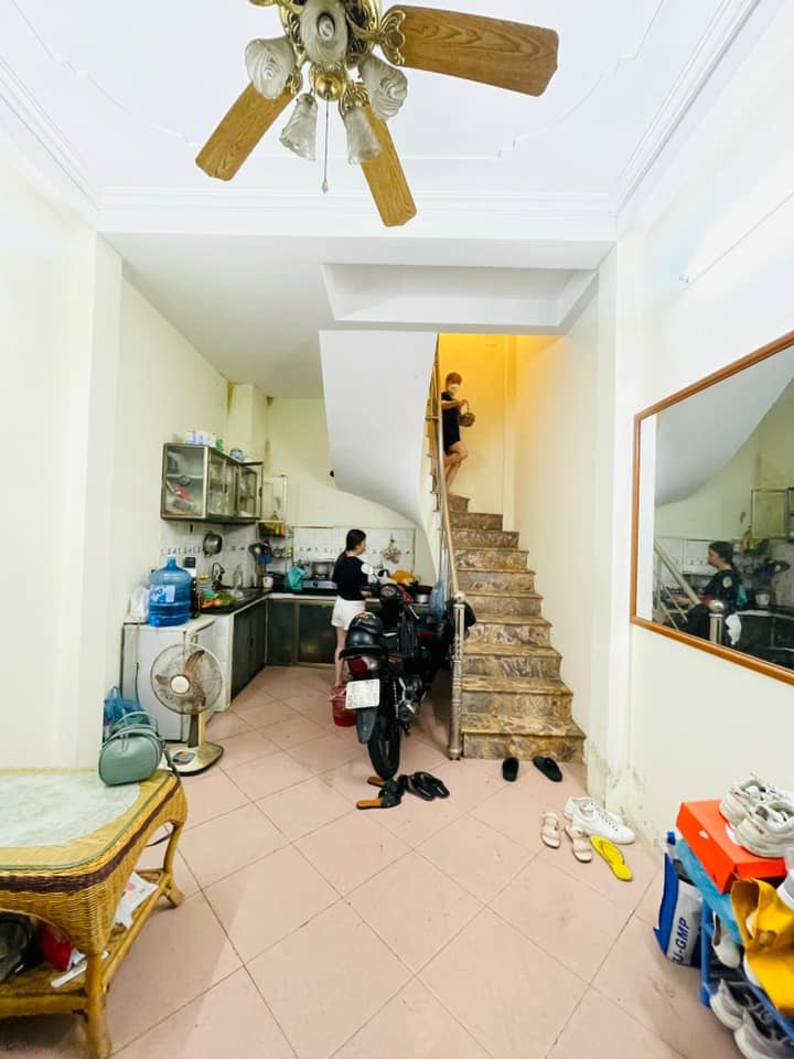 Bán Nhà Minh Khai , Gần Phố , Nhà 4 Tầng Xây Kiên Cố , DT 21m2 Giá 2 Tỷ