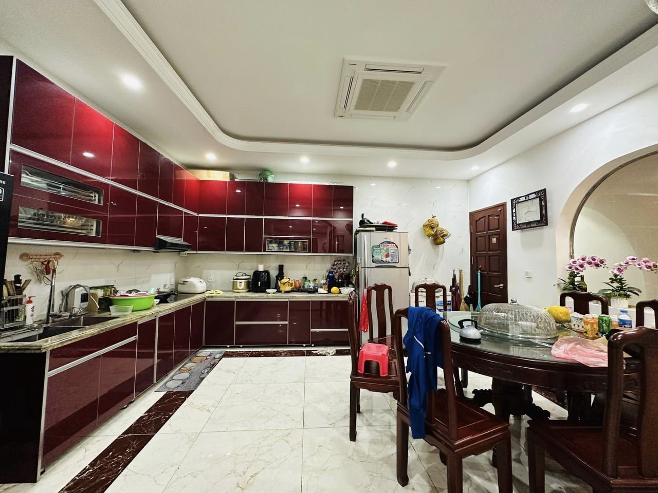 Bán tòa nhà căn hộ cho thuê đường Âu Cơ, Tây Hồ. 23 phòng cho thuê 250tr/tháng. giá 35 tỷ