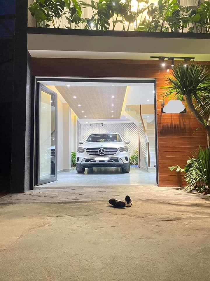 Bán nhà 5 tầng Đường Hoàng Quốc Việt - Quận Cầu Giấy, OTO Đỗ Cửa- Kinh Doanh