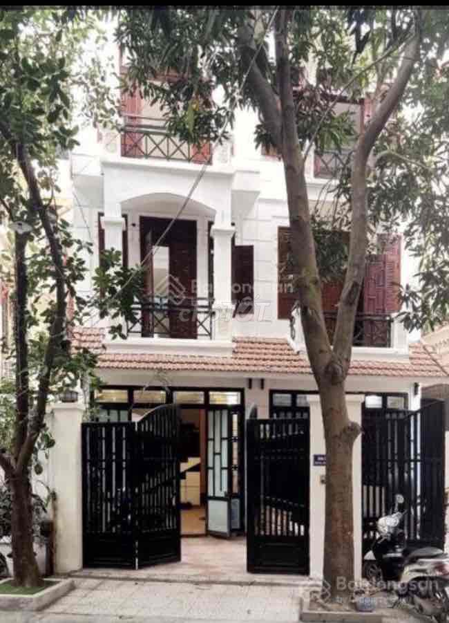 Chính chủ cho thuê nhà biệt thự tại ngõ 2 Trần Kim Xuyến, ĐTM Yên Hoà, Cầu Giấy, Hà Nội.