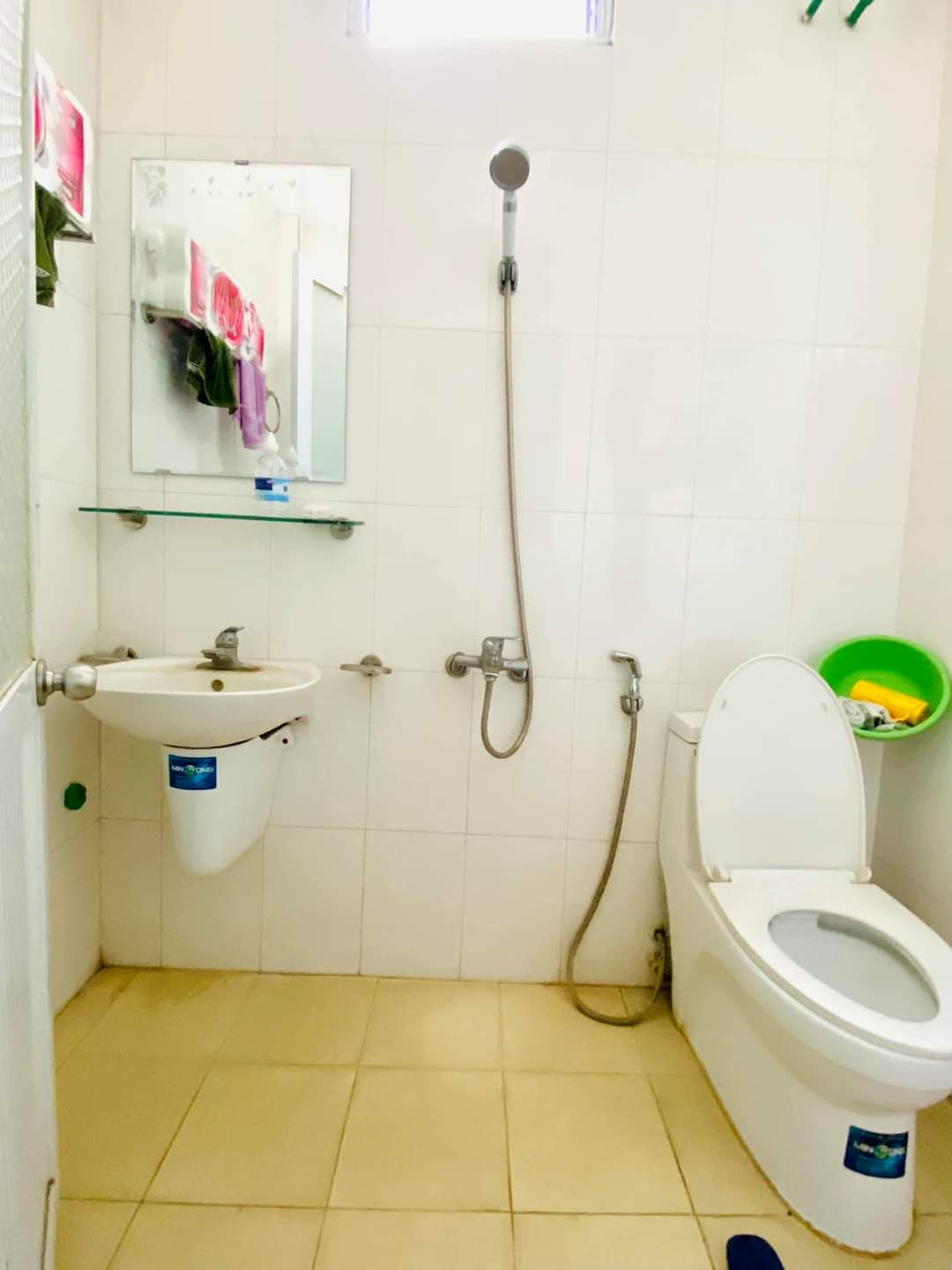 Ô tô đỗ trước cửa, ĐỘI CẤN 186 m x 2 tầng. MT 7m, giá 26.6 tỷ.