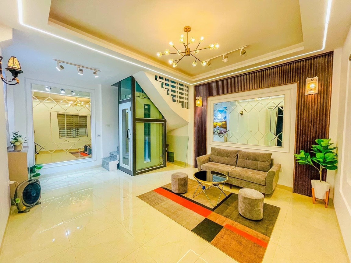 Bán nhà Nguyễn Khánh Toàn – Cầu Giấy,DT 40m2x5tầng – Giá 5.1 Tỷ - Gần phố - Full Tiện Ích