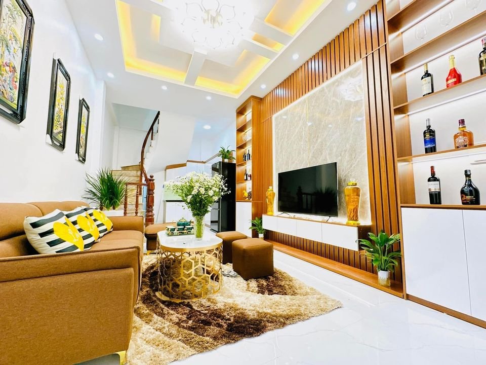 Nhỉnh 4 tỷ phân lô ĐH Ngoại Thương 38m2, gần ô tô, đẹp ở luôn.