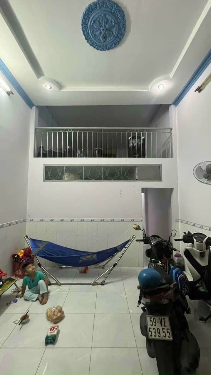 Nhà gần chợ Hiệp Thành. 1 xẹc ngắn đường chính. Hẻm betong 4m sạch sẻ. Quận 12