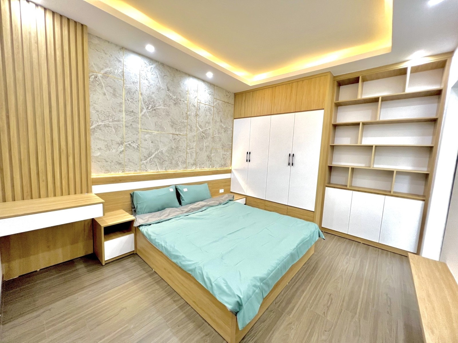 BÁN NHÀ Gần Chợ Mơ HAI BÀ TRƯNG HÀ NỘI 40M2 30.0M RA Ô TÔ NỞ HẬU 3,5 TỶ