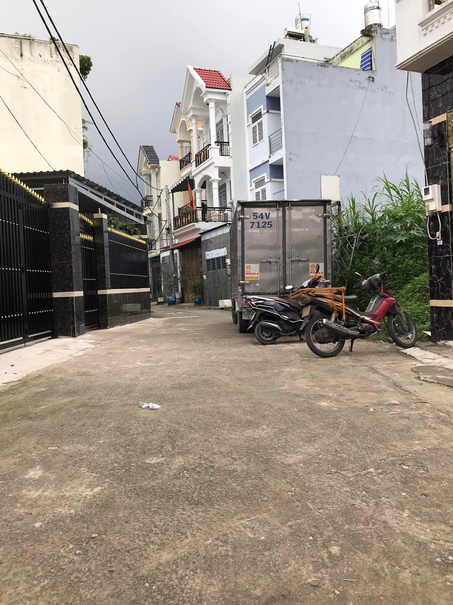 Kẹt tiền bán nhanh lô đất 5x20 xây dựng tự do . Đường 6m