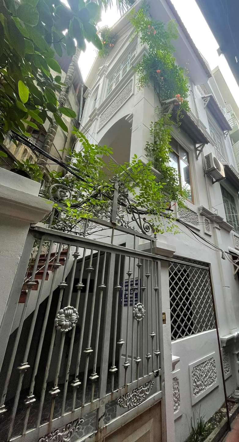 Bán nhà phố Lạc Long Quân gara ô tô, lô góc, 50m ra phố lớn, 135m chỉ 11.5 tỷ