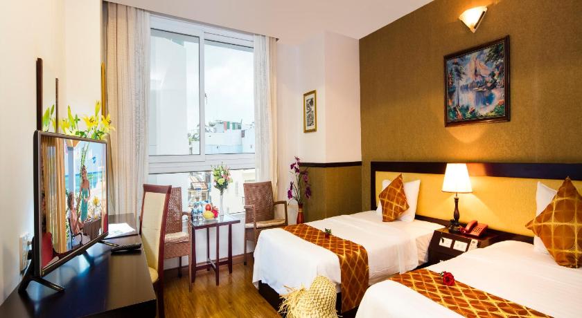 BÁN LỖ KHÁCH SẠN 3* CÒN 100 TỶ MT KHU PHỐ TÂY NHA TRANG - NHA TRANG