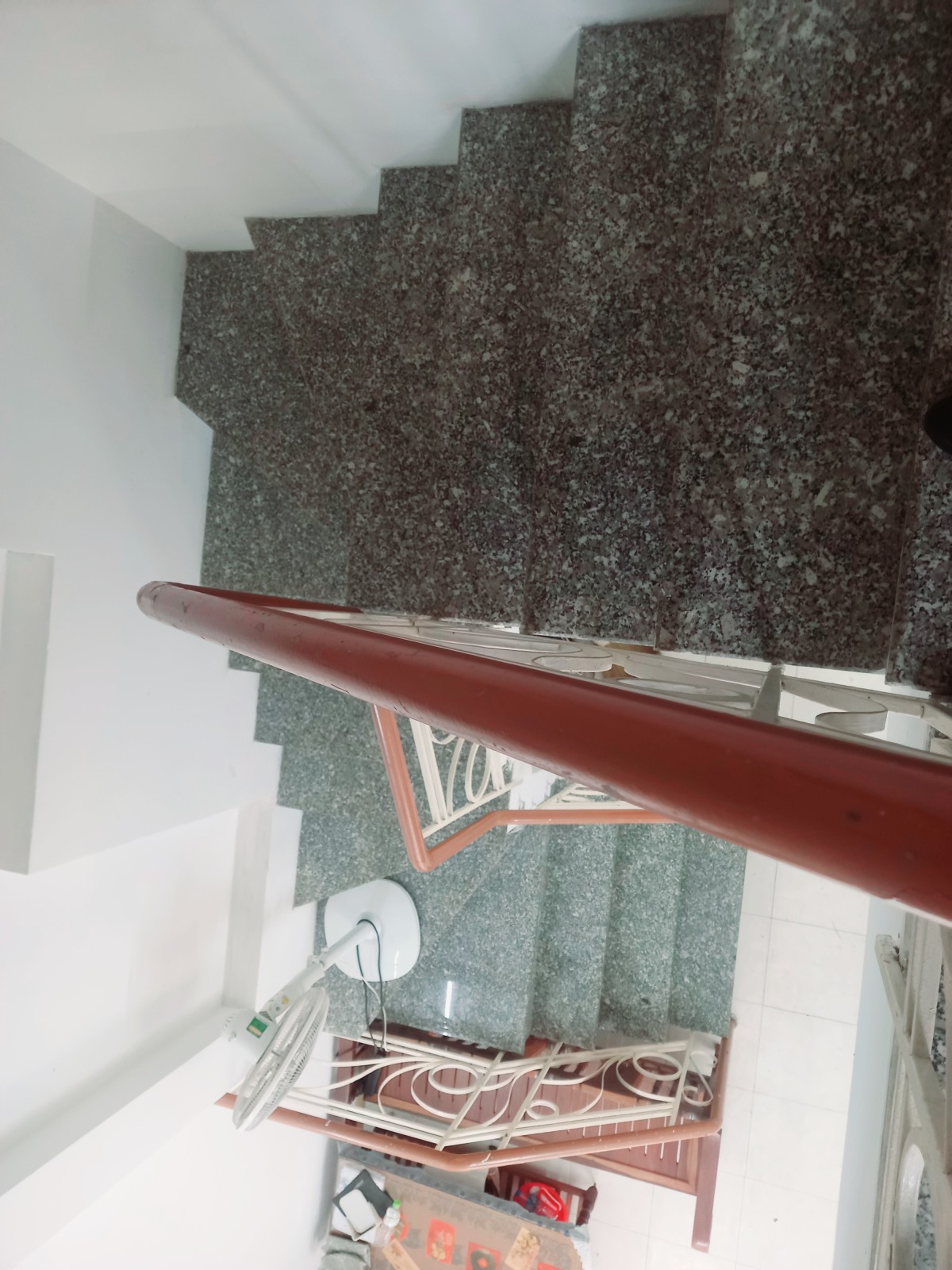 Bán nhà ngay ngã 3 Lê Đình Dương chỉ nhỉnh 2 tỷ