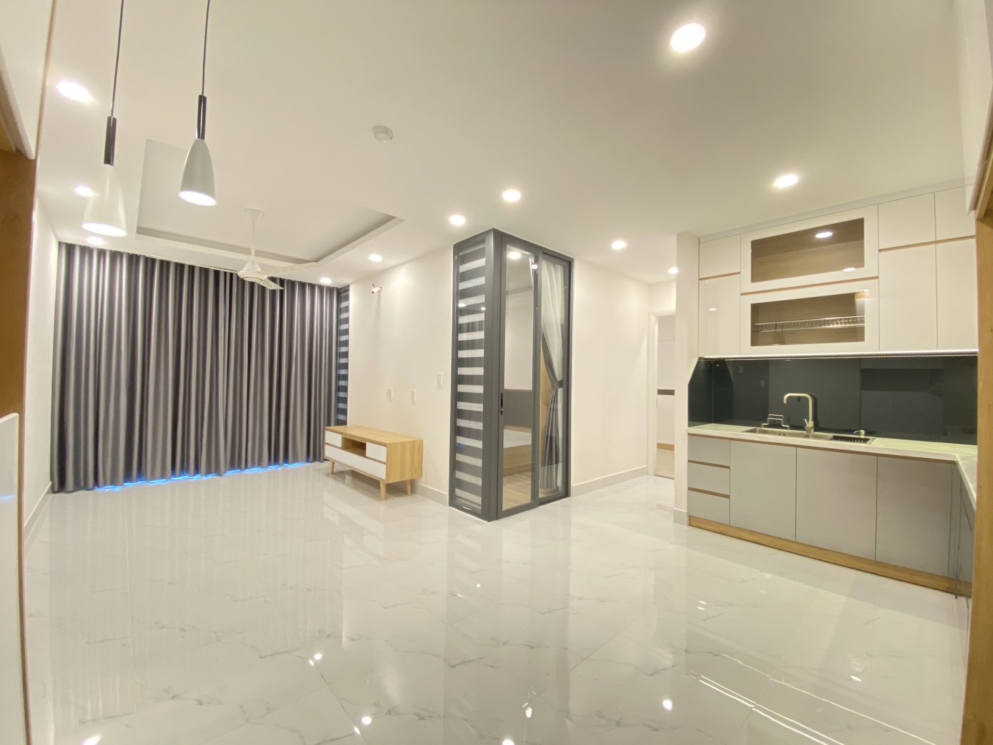Cần bán căn officetel dự án Lavida Plus Q7, DT 37m2 giá chỉ 1,850 tỷ. Căn góc lầu cao, view đẹp
