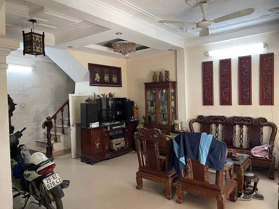 Bán nhà ngõ 279 Đội Cấn chỉ 1 nhà ra ô tô, sẵn ở ngay 68m x4 tầng chỉ 6.4 tỷ