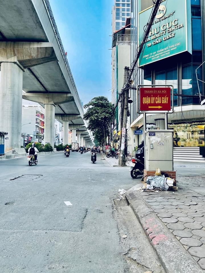 BÁN NHÀ NGÕ 68 CẦU GIẤY, QUAN HOA,CẦU GIẤY. 30m, 5 tầng, mt 6m, giá 5.5 tỉ. Nhà mới đẹp