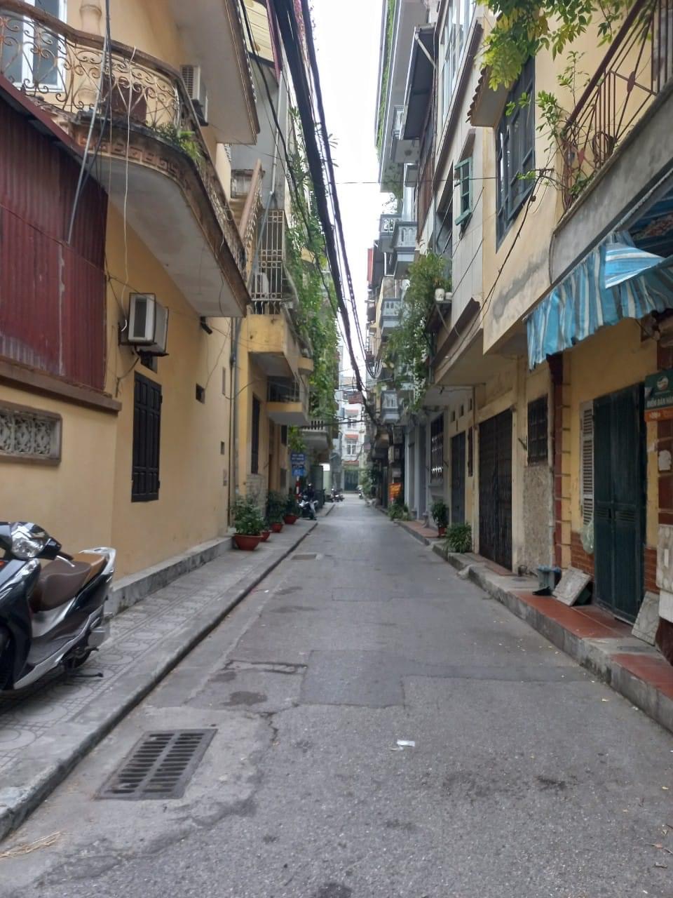 Siêu Hiếm Phân Lô 8/3 38M2 5T Ô Tô Nhà Đẹp 2 Thoáng Giá 6.35 Tỷ