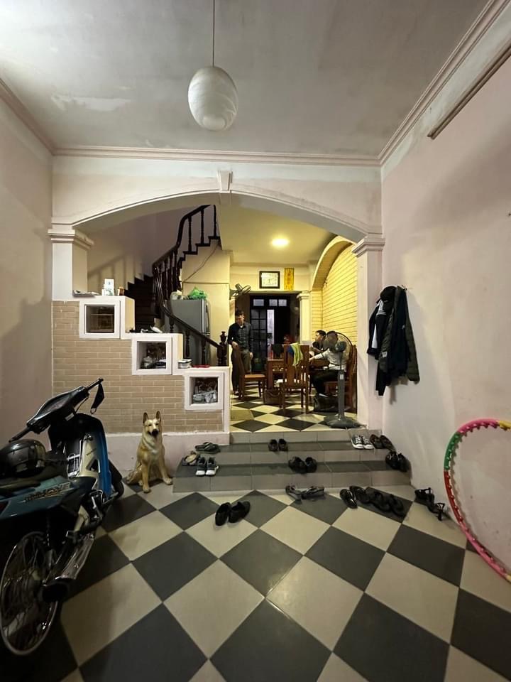 Bán nhà ngõ, phố Cát Linh, quận Đống Đa, DT 52m, 5 tầng, Giá 7.6 tỷ.