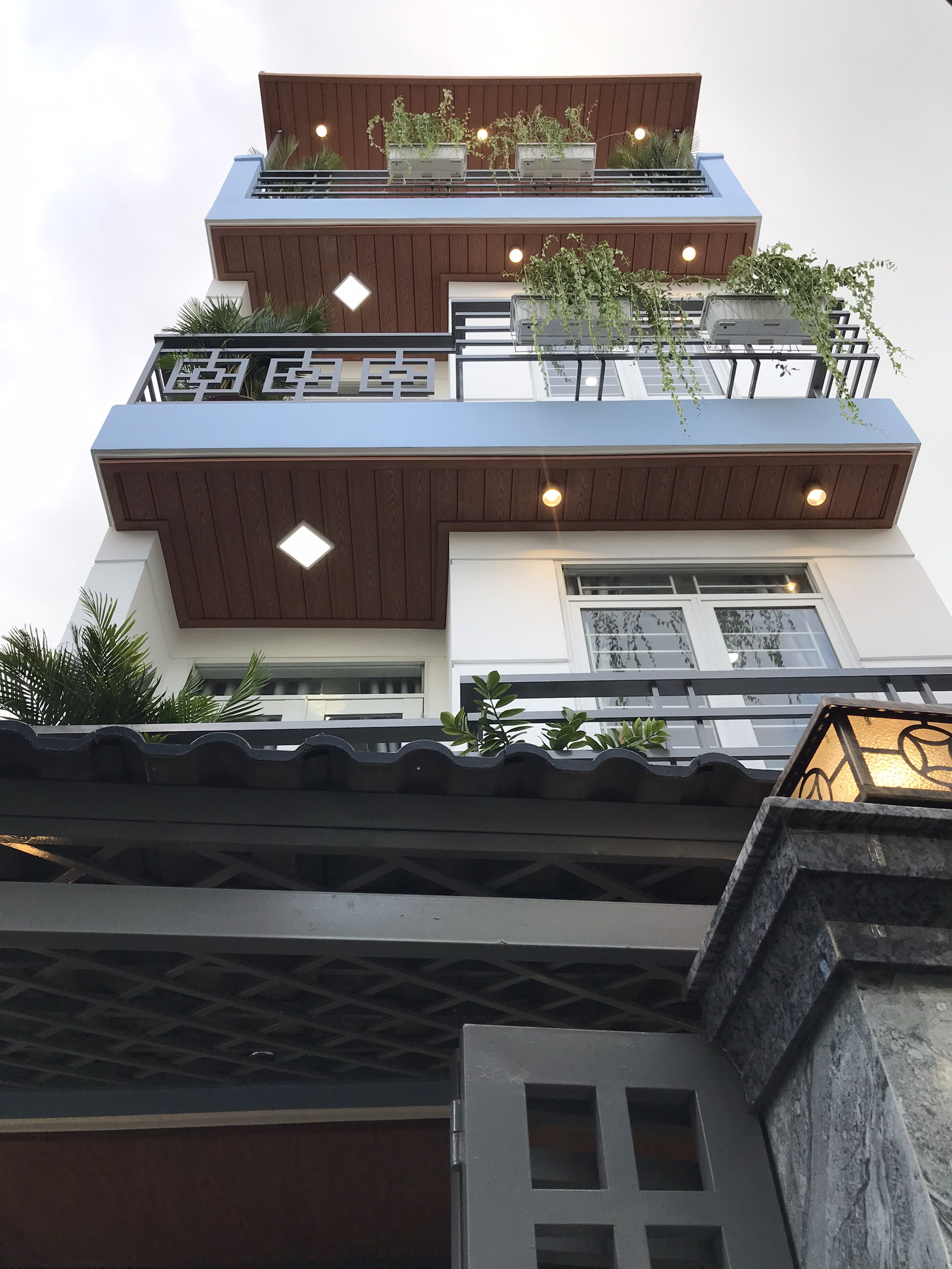 HƠN 5 TỶ 56M2 - 3 LẦU MỚI ĐẸP PHẠM VĂN CHIÊU P14 GÒ VẤP.