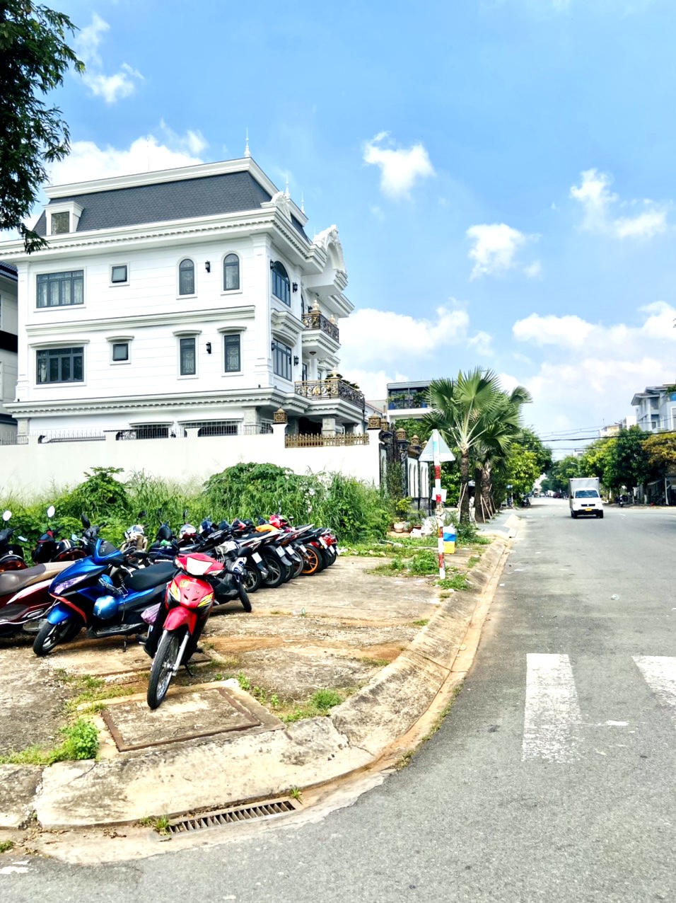 Siêu phẩm, bán đất MT Nguyễn Quý Cảnh, Q. 2, gần Vincom, 100m2, sổ hồng riêng, Giá 3.1 Tỷ