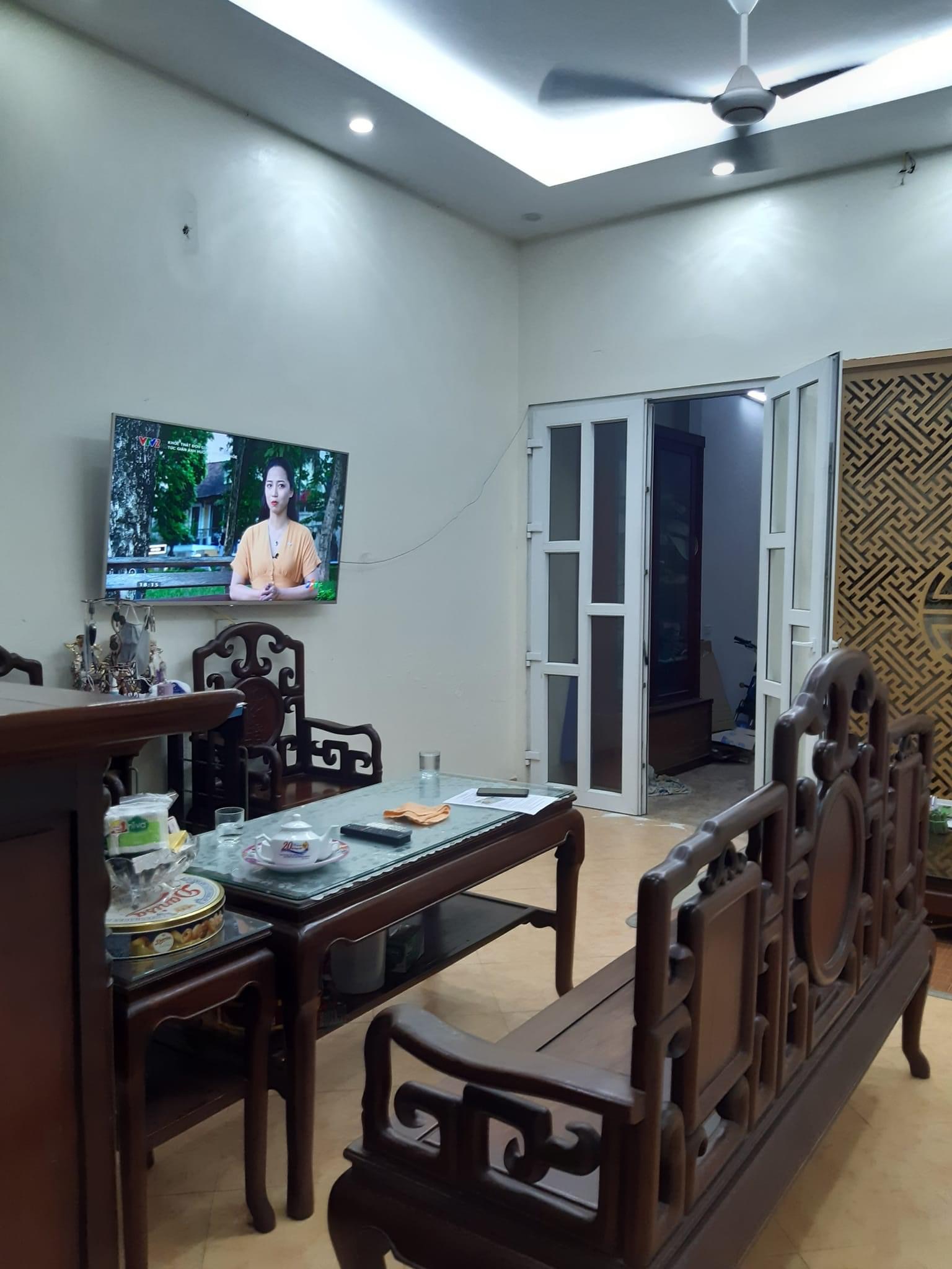 Bán nhà phố Trần Thái Tông, Cầu Giấy - DT 120m2, 10 tỷ, 4 tầng, mặt tiền 4.4m