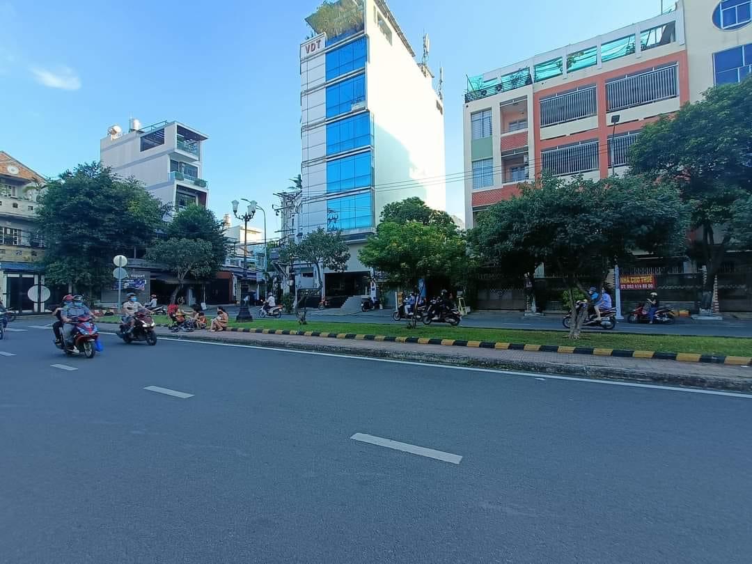 BÁN NHÀ MẶT TIỀN LÊ THÚC HOẠCH, TÂN PHÚ, NGANG 4 x 20, GPXD 7 TẦNG FULL ĐẤT