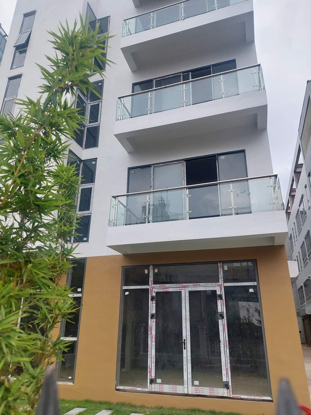 Bán gấp nhà mặt phố Thuỵ Khuê kinh doanh đa hệ sầm uất, ô tô đua,90m nhỉnh 19 tỷ