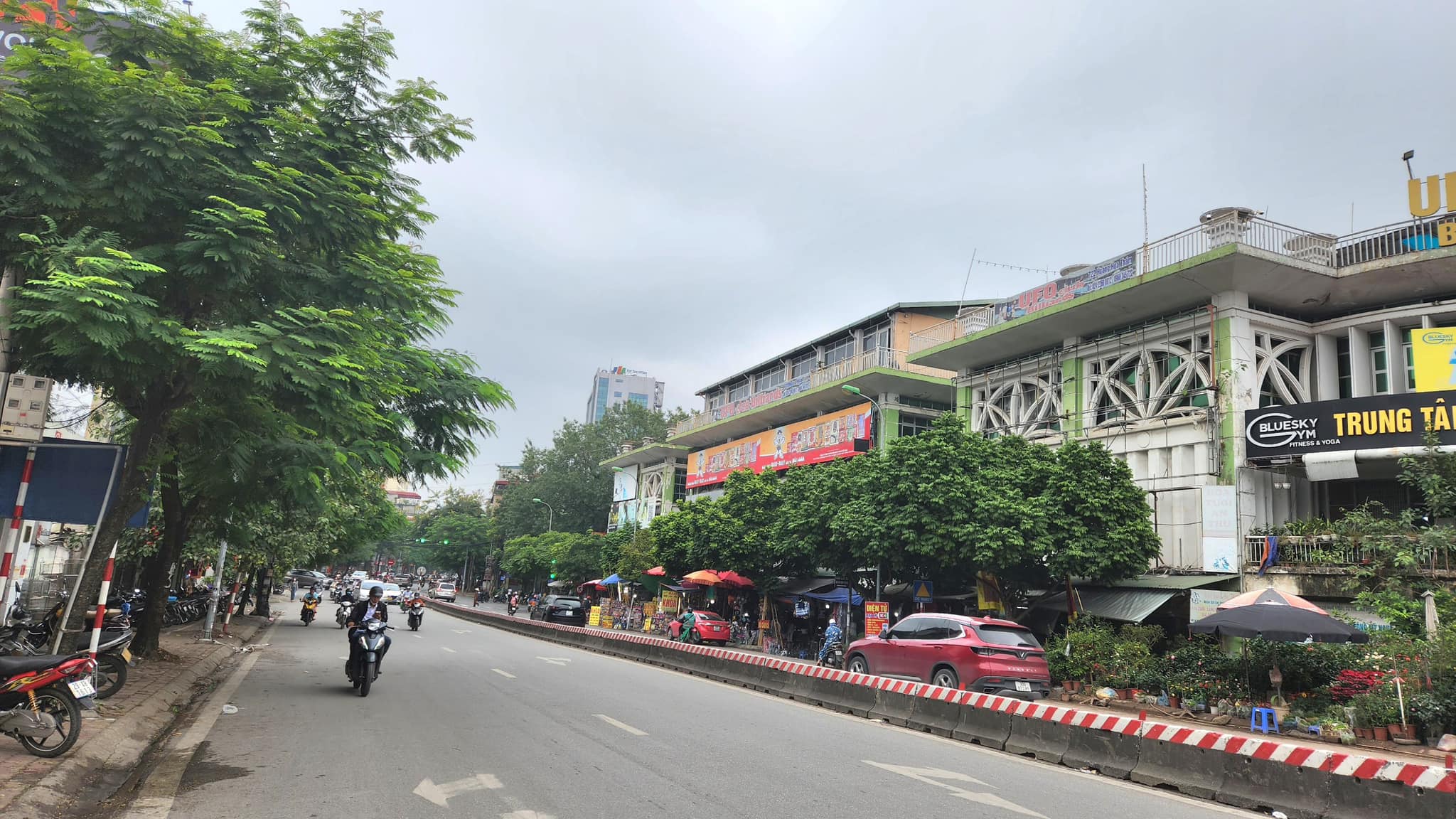 Bán nhà mặt phố Lạc Long Quân - Quận Tây Hồ - diện tích 150m2.