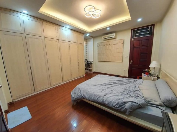 Mặc dù giá bán nhà thổ cư tại Đống Đa luôn nằm trong phân khúc đắt đỏ nhưng vẫn được rất nhiều người săn đón ban-nha-quan-dong-da-6-8-ty-moi-nhat-3