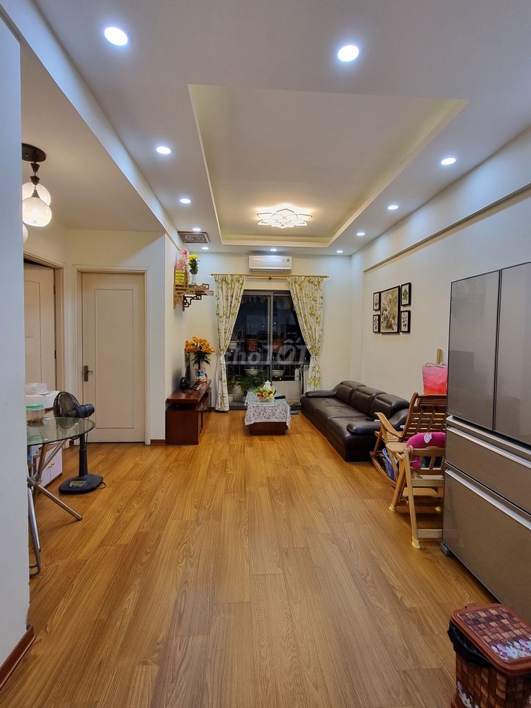 Chính chủ bán căn hộ chung cư 70m2, đã có sổ tại An Khánh, Hoài Đức