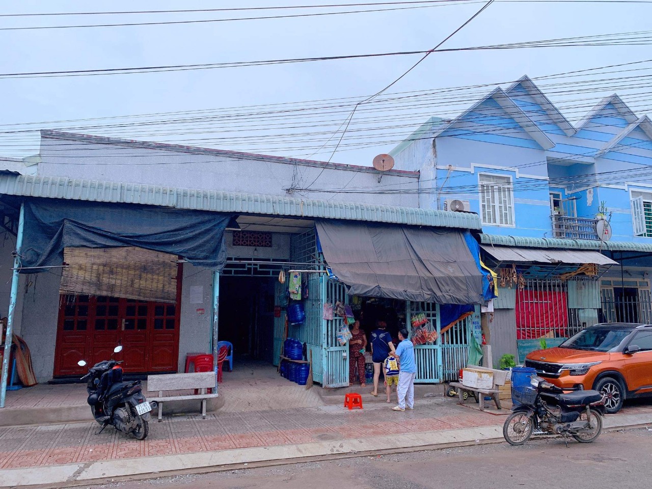 Ngộp quá bán nhanh MT Thuận An Bình Dương 280m,10x28 thu nhập 30tr/th cho 16 phòng, mt kd đa ngành, đường 18m xe tải đõ