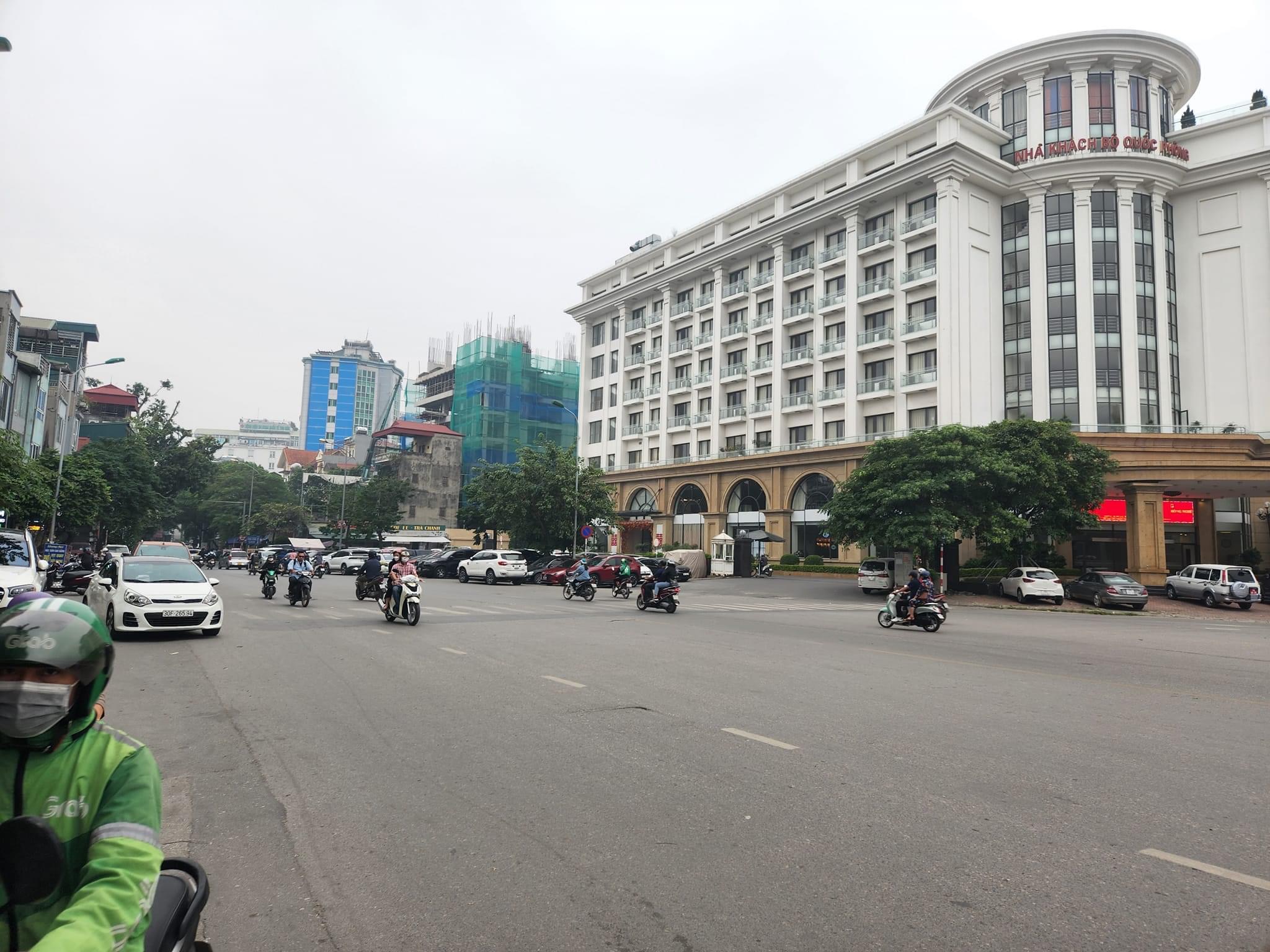 Bán nhà mặt phố Thuỵ Khuê - Sổ đỏ 128m2, 5 tầng, mặt tiền 6m.