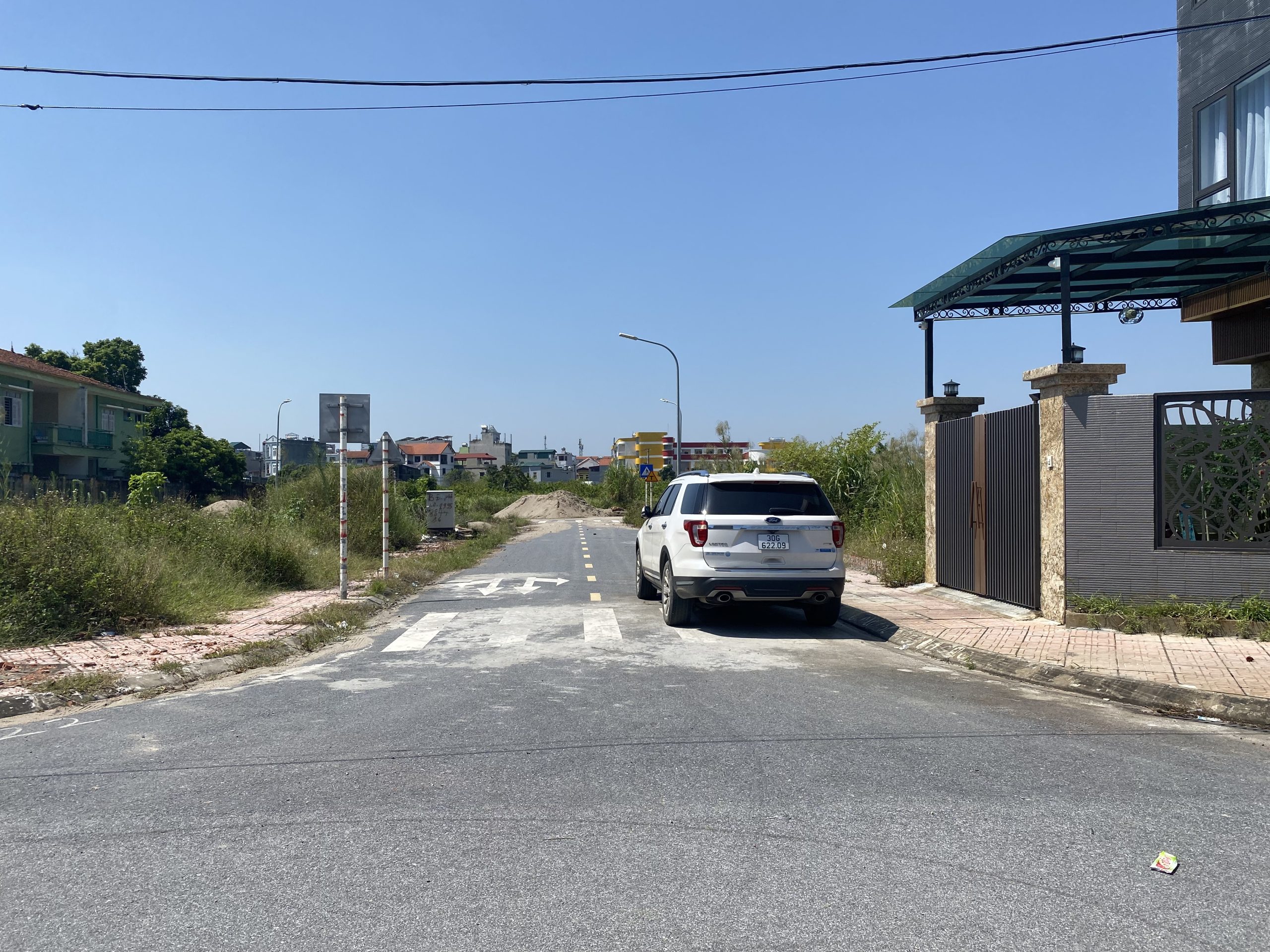 Cần gấp một số vốn gia chủ bán nhanh lô đất nằm trong dãy TT2 khu đấu giá Cự Khối, Long Biên