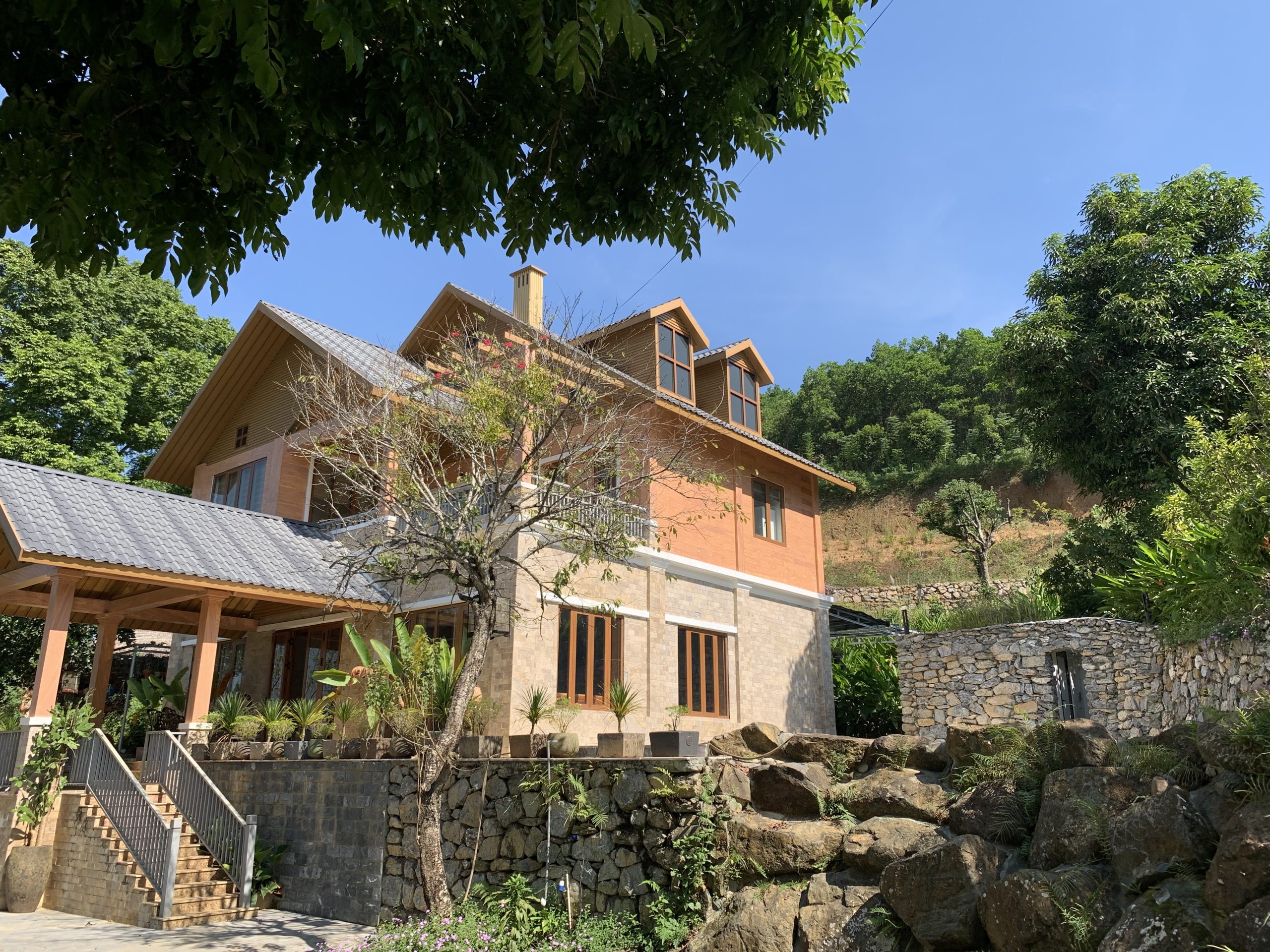 Chuyển Nhượng Biệt Thự 6500m2 Phú Mãn, Quốc Oai Phong Cách Thiết Kế Châu Âu Chuẩn 5*