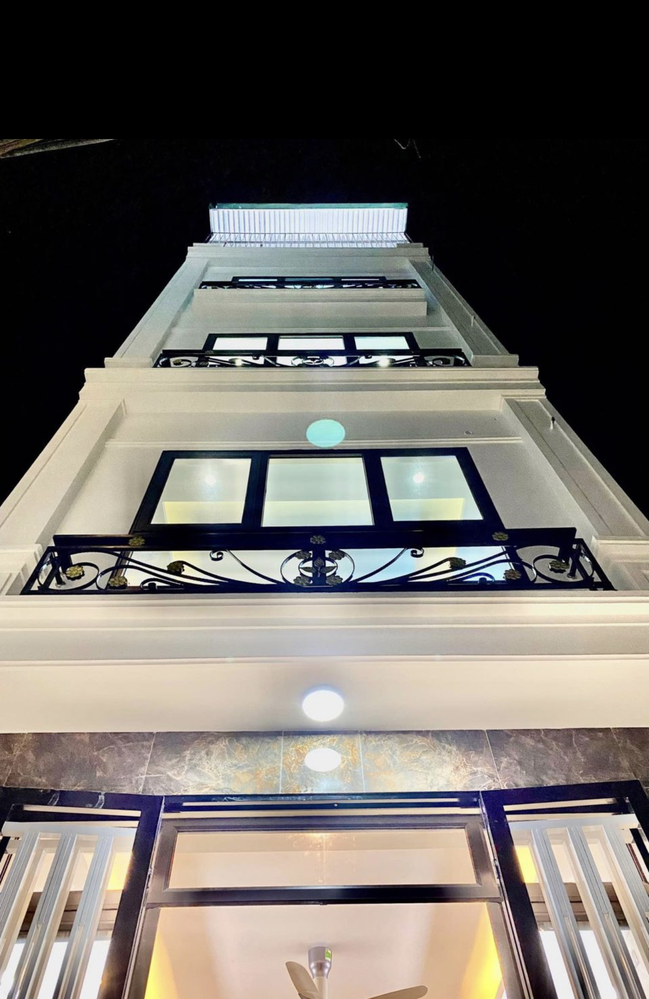 Nhà Hot Nguyễn Văn Cừ- Gia Thuỵ- Long Biên- 60m2 x 4m x 5 tầng Ô tô- Siêu rẻ- Chỉ 7.xx tỷ.