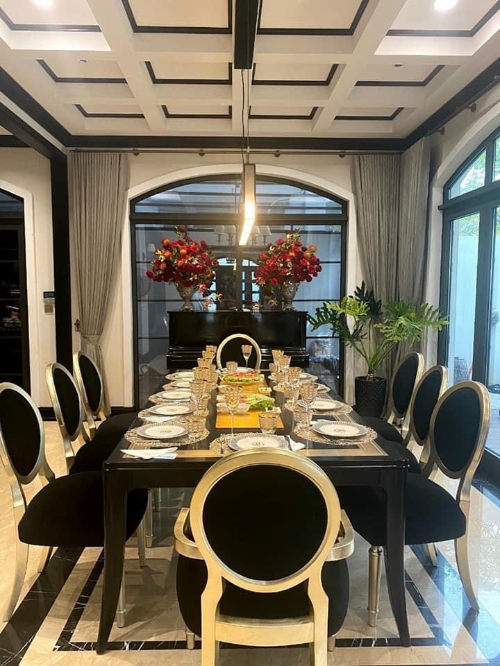 BIỆT THỰ VIP LÔ GÓC CIPUTRA Ở NGAY , THIẾT KẾ HIỆN ĐẠI , ĐẲNG CẤP THƯỢNG LƯU , DT 249m2 , MT 33m