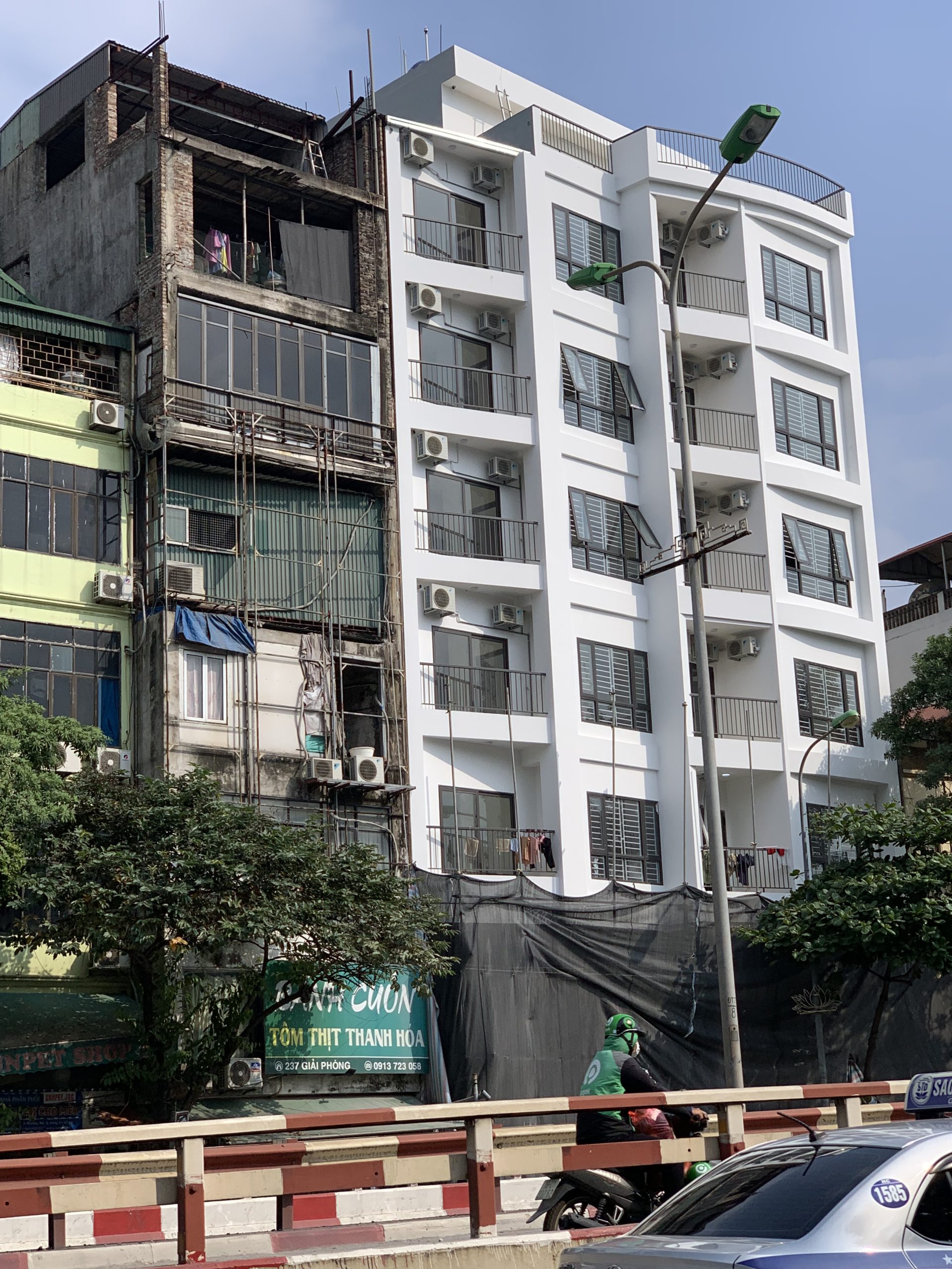 Cần Bán Nhà Số 237 Giải Phóng Cổng Trường Kinh Tế Quốc Dân Đối Diện Bệnh Viện Tai Mũi Họng. 7 Tầng 1 Tum