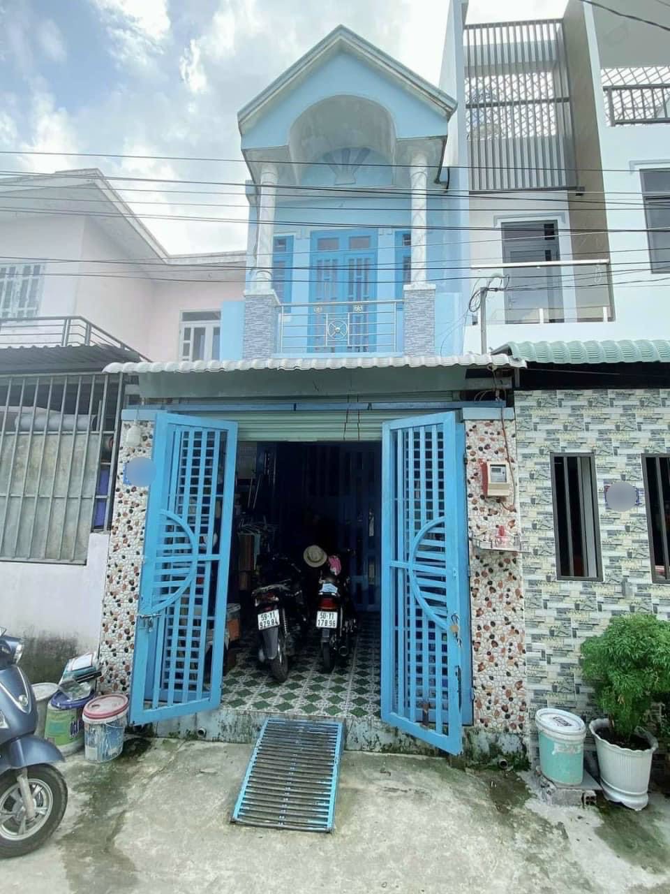 Bán nhà Sổ Hồng Riêng. Vị trí đẹp giáp Quận 12. Gần uỷ ban xã, chợ, trường học. Huyện Hóc Môn