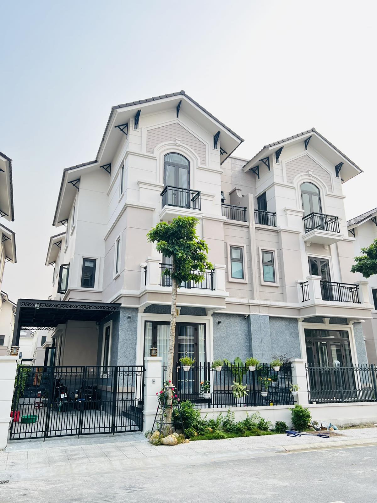 Biệt thự xanh 135m2x3T đẳng cấp sang trọng sát Gia Lâm giá chỉ 7,62 tỷ ở KĐT chuẩn Singapore