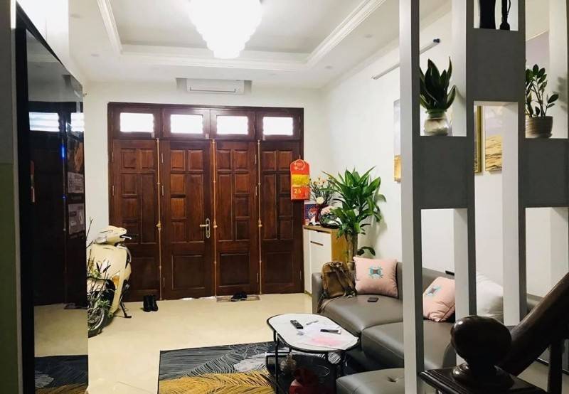 Bán gấp nhà ngõ 102 Pháo Đài Láng giá 5.7 tỷ, 55mx5T, ở được luôn