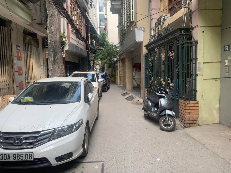 Bán gấp nhà ngõ 32 Đường Bưởi giá 5.6 tỷ, 82mx3T, MT 6m, ở luôn