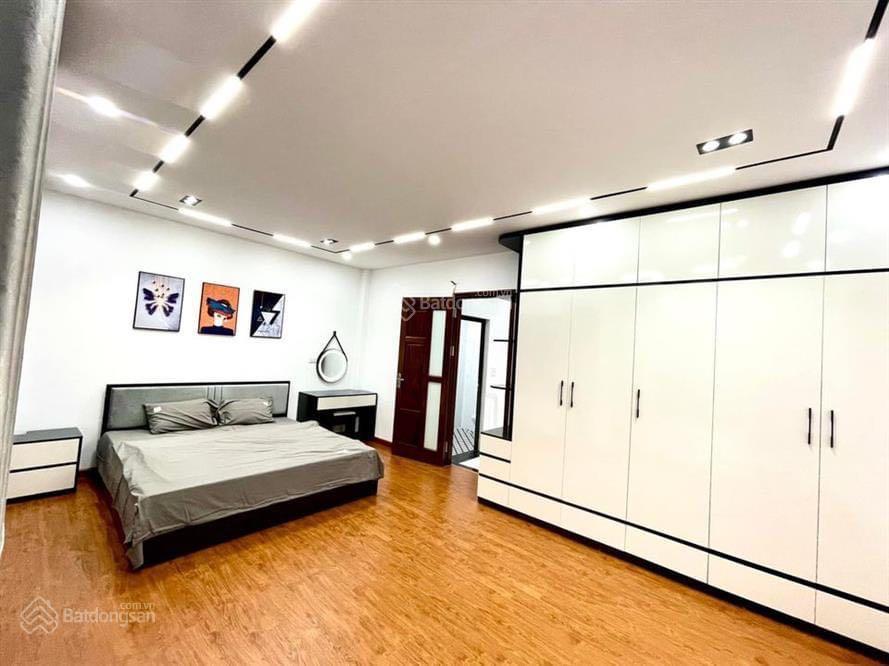 Bán nhà Văn Quán, Hà Đông, tặng toàn bộ nội thất, 35m2x5 tầng, ô tô cách 5m