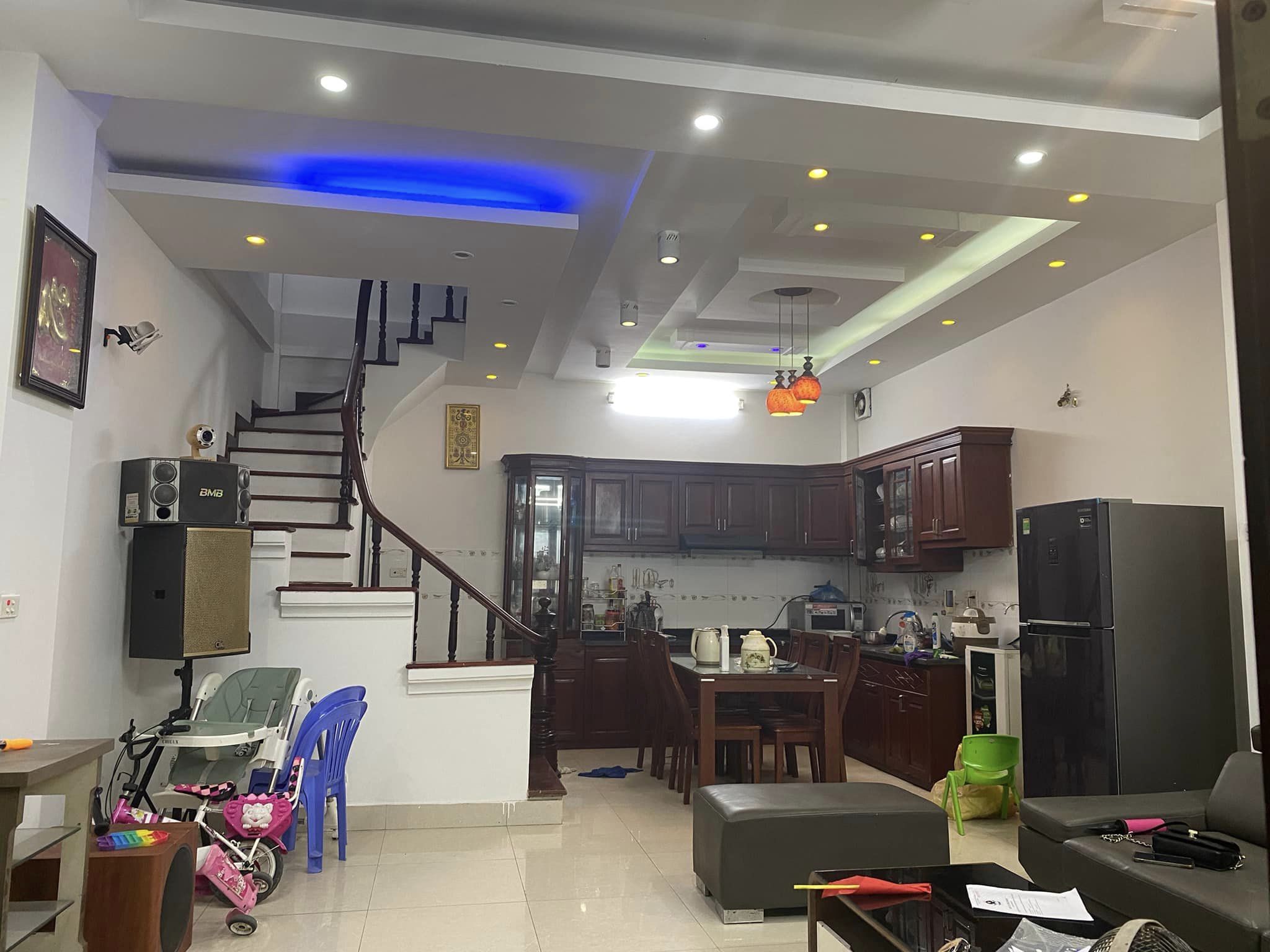 Bán nhà đường Lĩnh Nam 45m2*5T, mt 5m, NGÕ THOÁNG, Ô TÔ GẦN, TIỆN ÍCH BẠT NGÀN