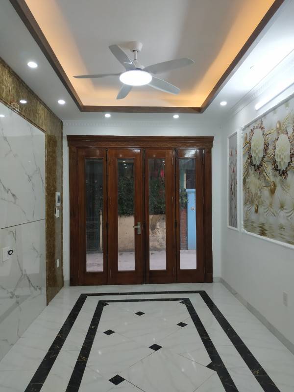 Bán nhà ngõ 229 Nguyễn Văn Linh, gần sân Golf Long Biên 32m2x5 tầng