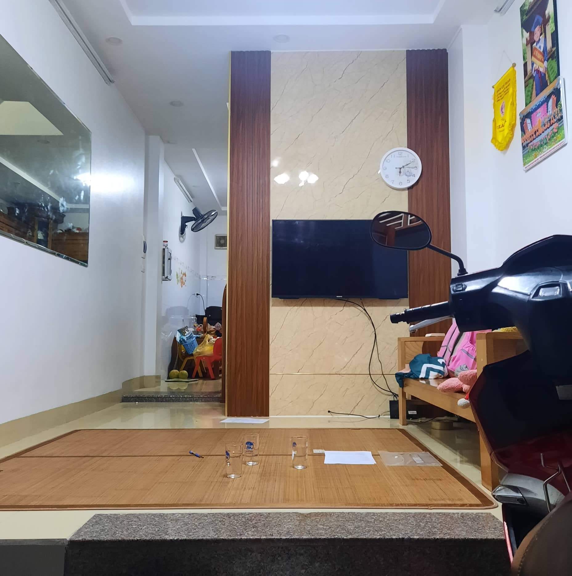 Bán nhà phố Nam Dư 40m2*5T, Ô TÔ ĐỖ TRÁNH 20M, NGÕ THOÁNG, TIỆN ÍCH VÔ VÀN