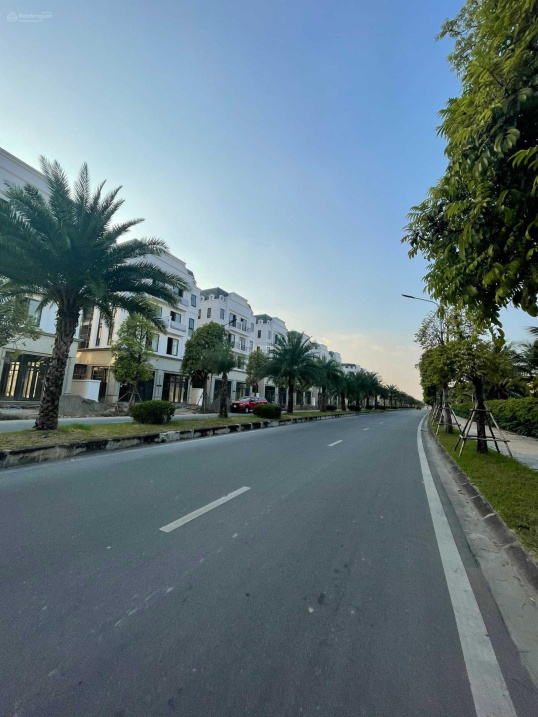 Bán nhanh BT song lập trung tâm Long Biên giá cực mềm, đối diện Vinhomes The Harmony