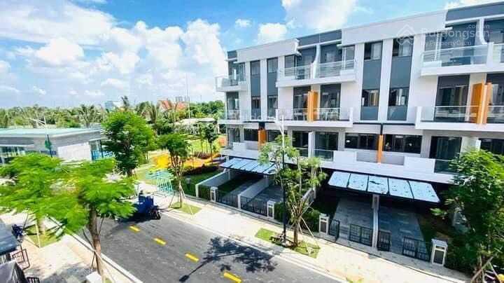 Cần bán nhà phố 1 trệt 3 lầu, full nội thất cao cấp. Liên hệ: 0904 046 256