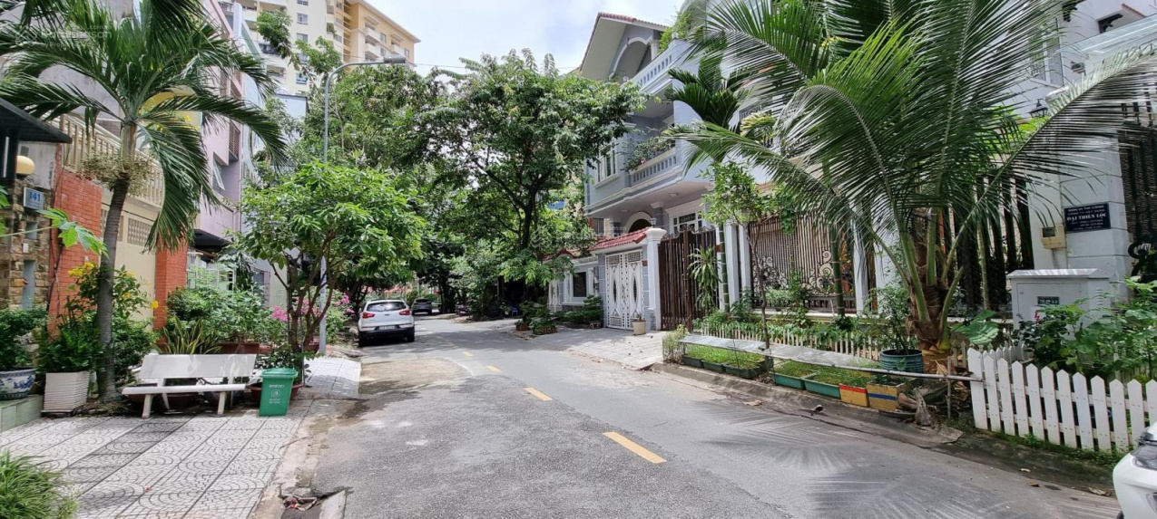 Cần bán nhanh căn biệt thự giá tốt nhất KV An Phú, Q. 2 DTCN 200m2 vuông vức, KC hầm 2 tầng áp mái