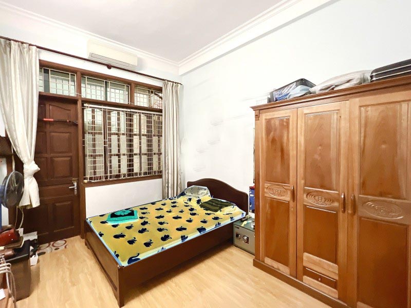 Phố Cầu Giấy, DT 60m2 x 4 tầng, 3 mặt thoáng chỉ 6 tỷ 2