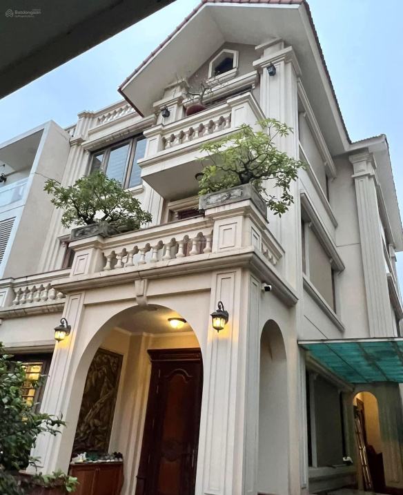Cực hot biệt thự Vip KĐT Tây Nam Linh Đàm, nội thất đẳng cấp, DT 200m2, 4 tầng, mặt tiền 10m.